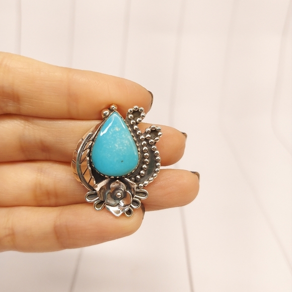Handcrafted Natural Turquoise Ring - Picture 5 of 7